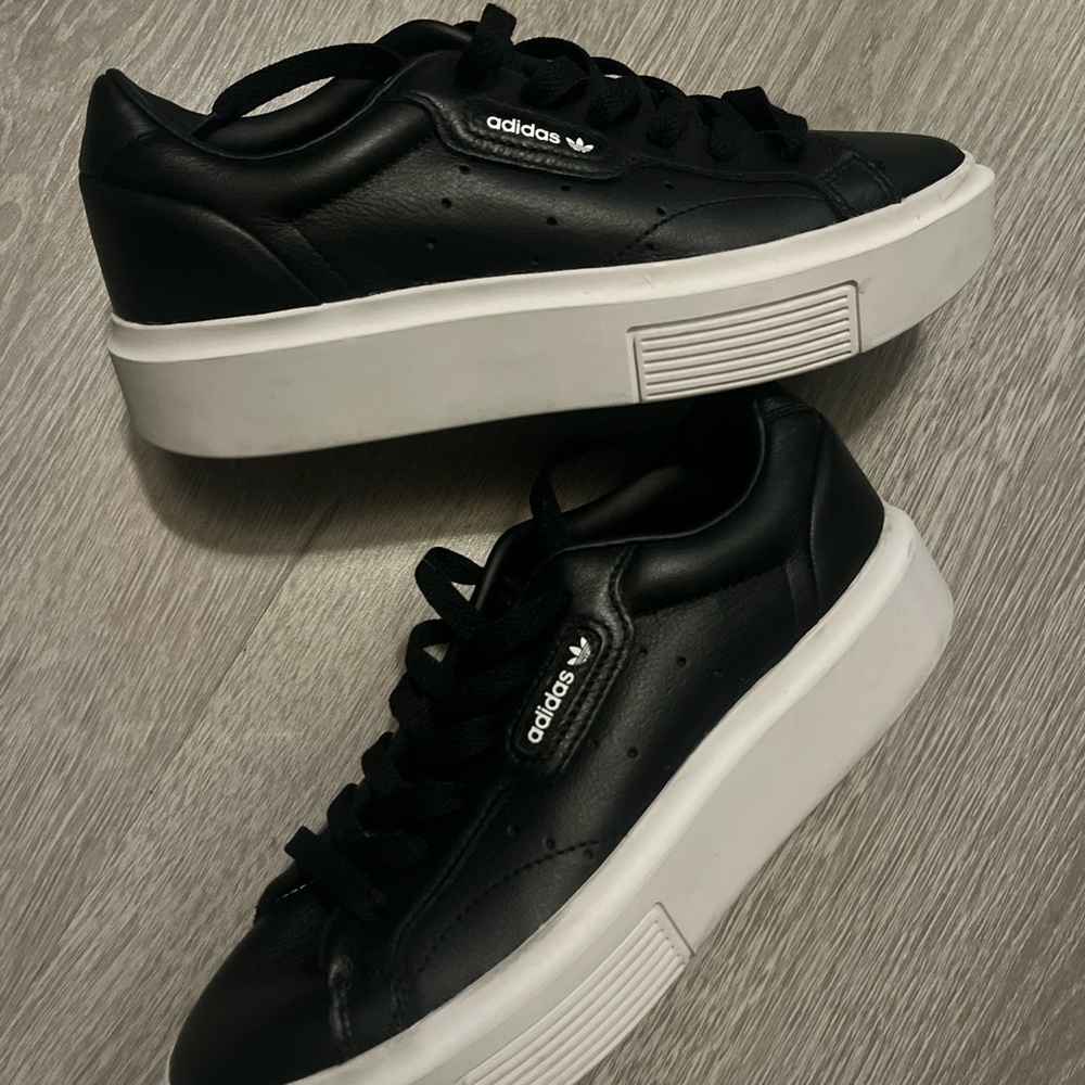 Adidas Women's Black sleek Point Toe Sneakers
